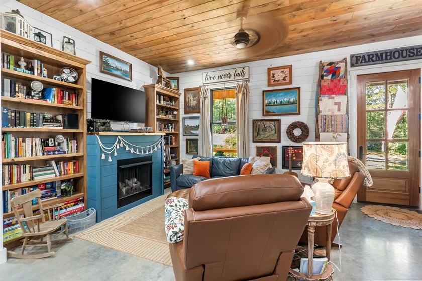 Escape to your own private retreat on 19.66 acres just minutes - photo 2