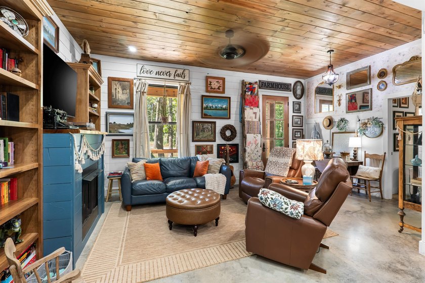 Escape to your own private retreat on 19.66 acres just minutes - photo 3