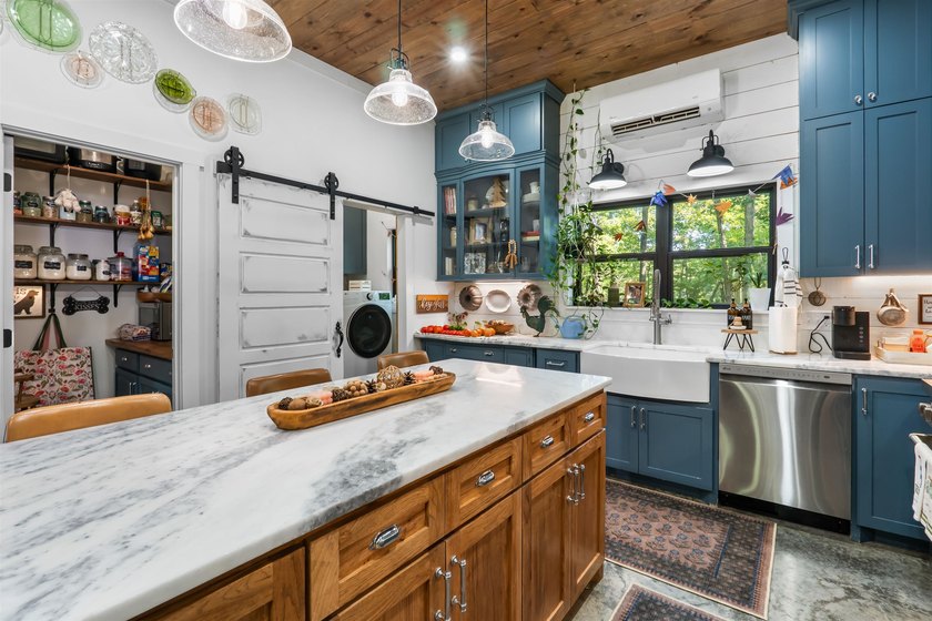 Escape to your own private retreat on 19.66 acres just minutes - photo 8
