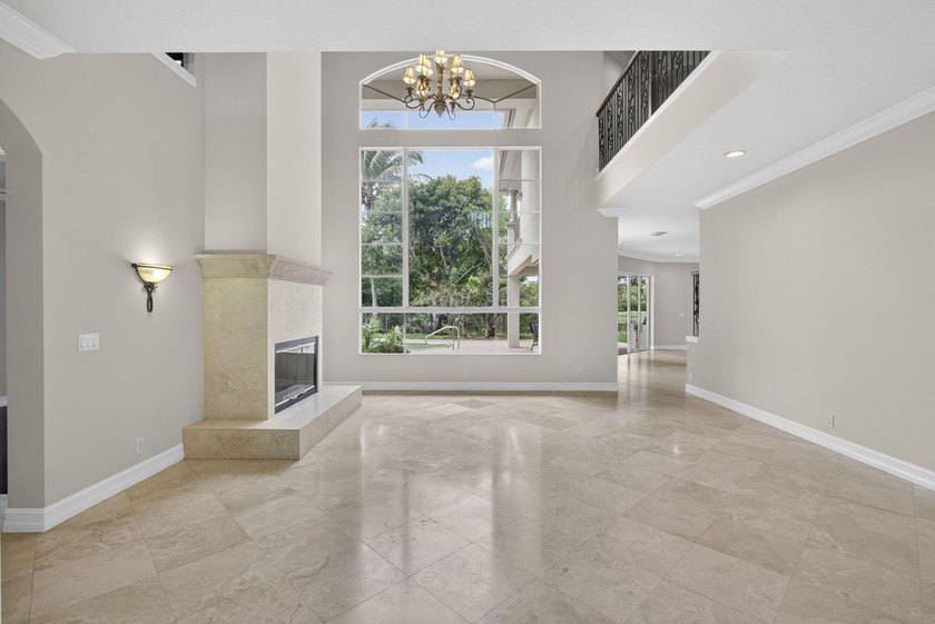 Located on a private cul-de-sac lakefront lot in the exclusive - photo 4