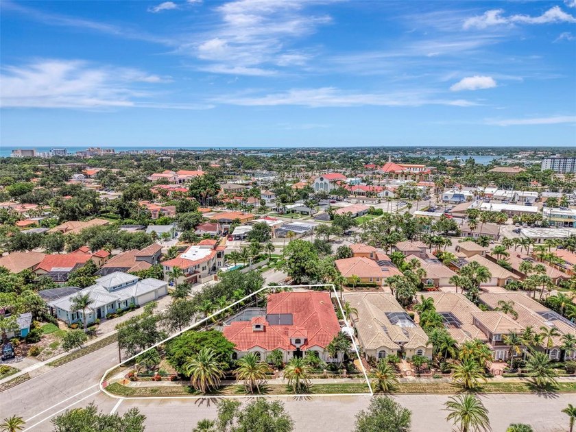 RARE VENICE ISLAND COURTYARD ESTATE WITH PRIVATE CASITA &amp; - photo 2