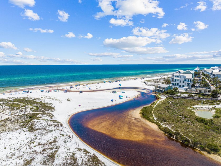 Prominently positioned just moments from the renowned turquoise - photo 60