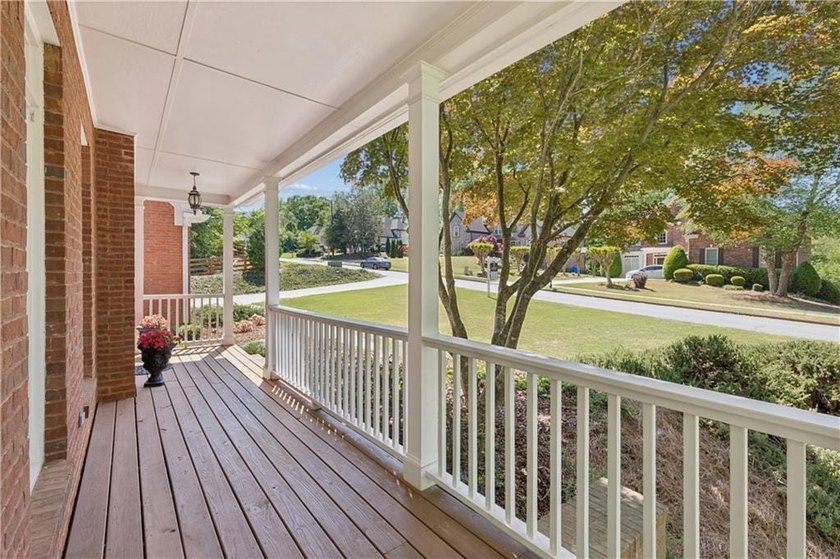 Southern Charm Meets Storybook Setting - Welcome to a truly - photo 4