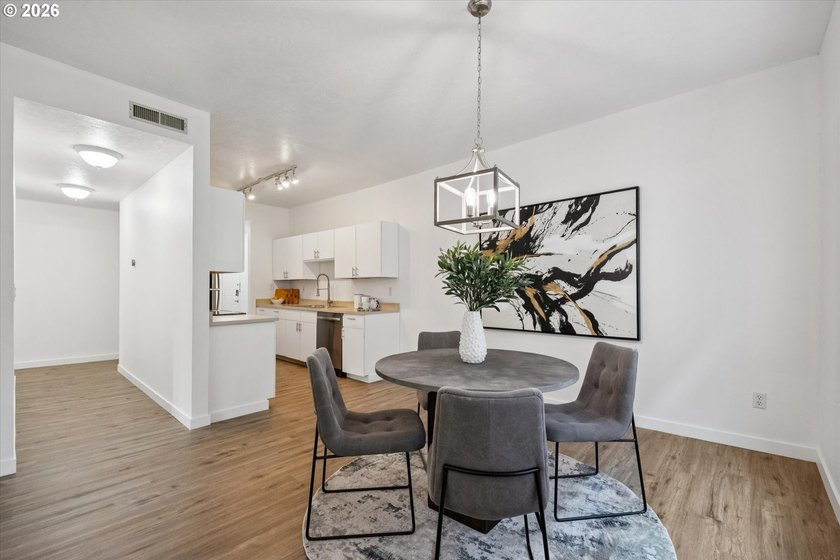 Charming, light-filled condo in the heart of Goose Hollow. This - photo 12