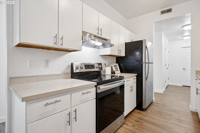 Charming, light-filled condo in the heart of Goose Hollow. This - photo 17