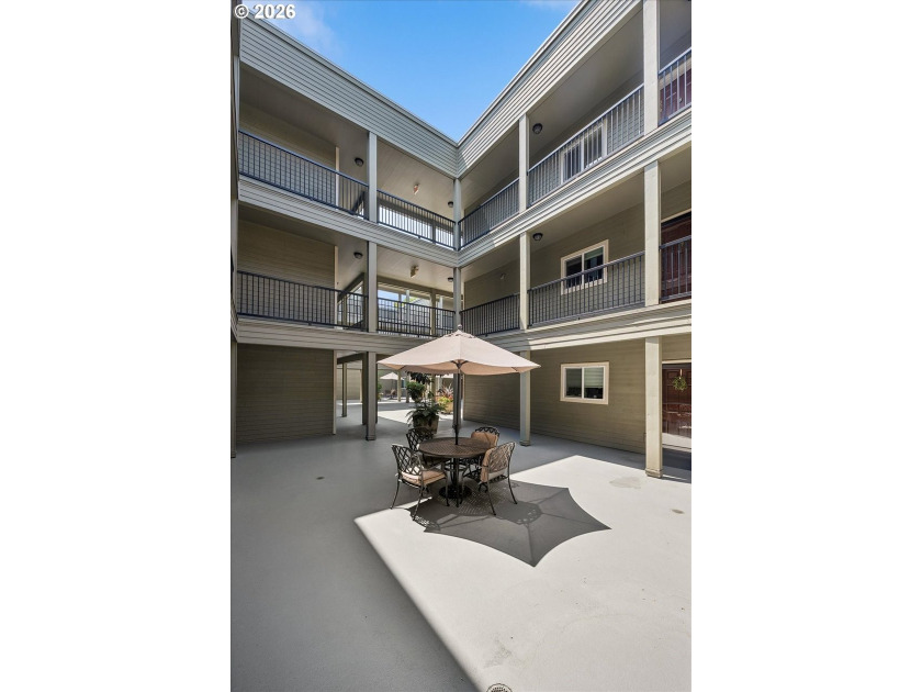 Charming, light-filled condo in the heart of Goose Hollow. This - photo 34