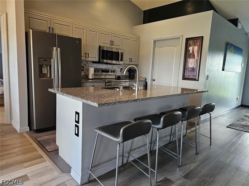 Picture-Perfect Estate in a Prime Location with Transferable VA - photo 5