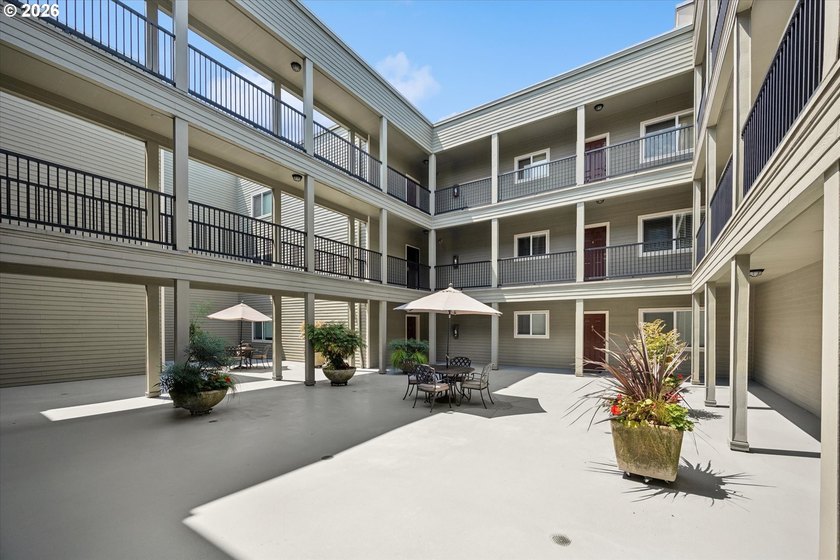 Charming, light-filled condo in the heart of Goose Hollow. This - photo 35