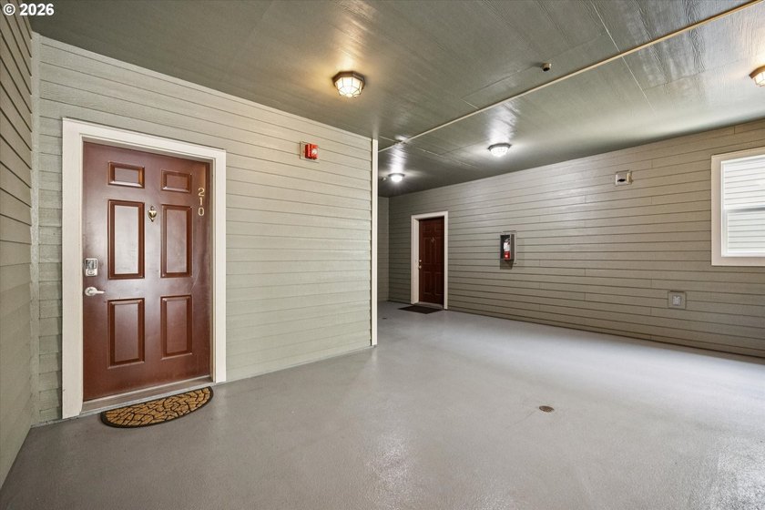 Charming, light-filled condo in the heart of Goose Hollow. This - photo 38