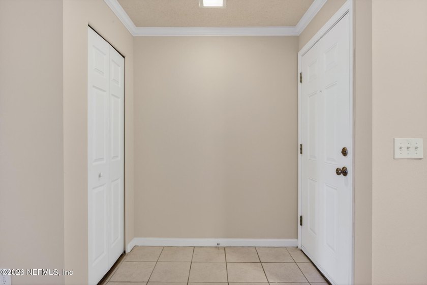 Perfect for an owner occupant or investor! Welcome to effortless - photo 8