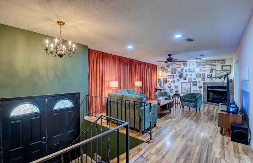 Welcome to this charming, artsy and eclectic decorated home - photo 5