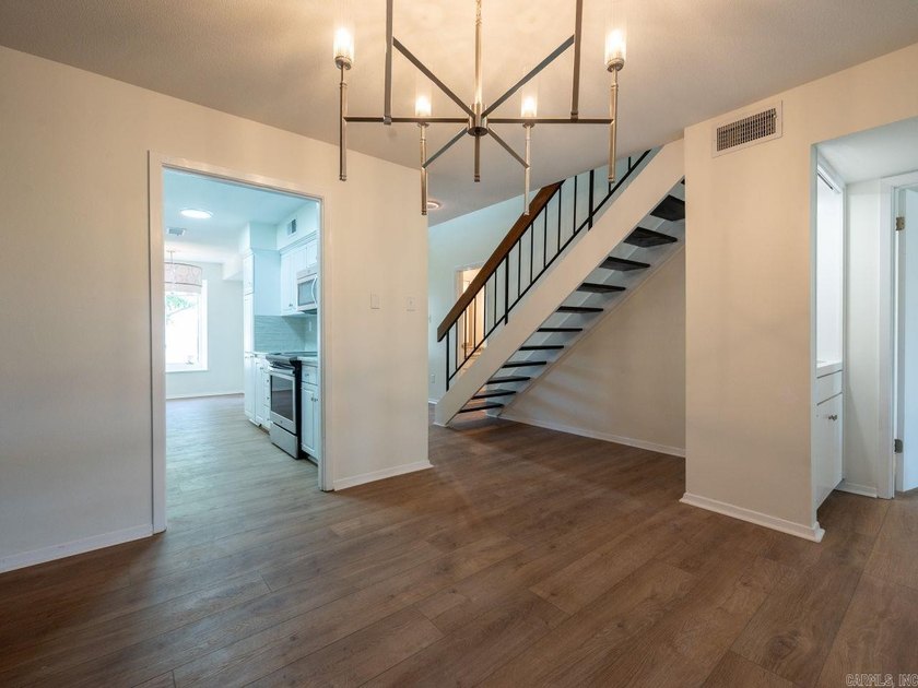 Enjoy refined, low-maintenance living in this fully renovated - photo 4