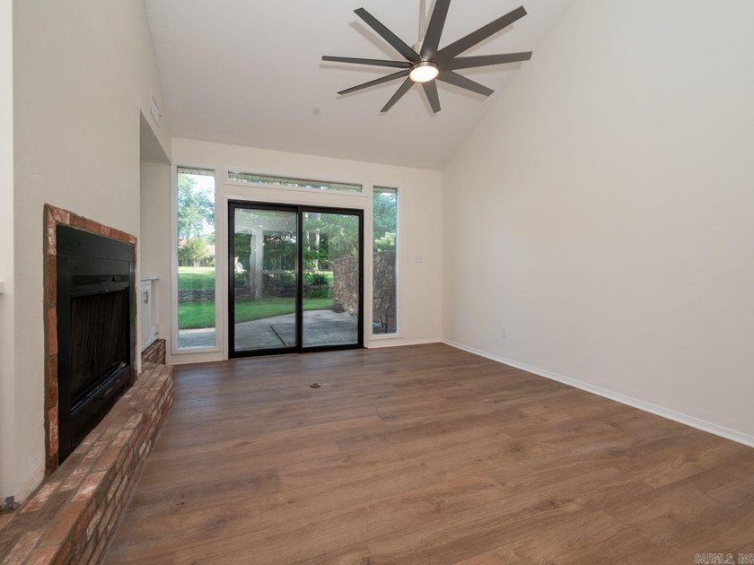 Enjoy refined, low-maintenance living in this fully renovated - photo 8