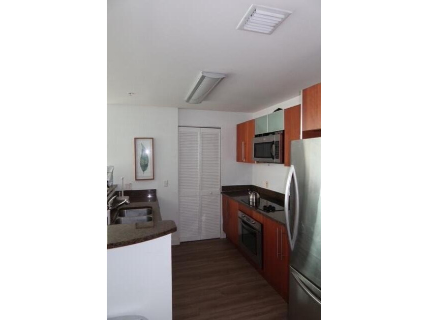 Great unit at Met 1 with stunning panoramic views of the city - photo 2