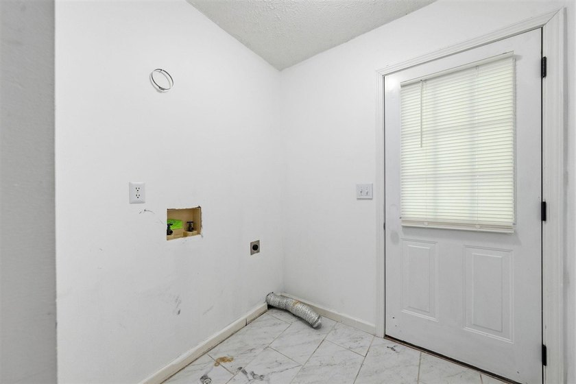 This beautiful 4 bedroom 2.5 bath home offers the perfect - photo 13