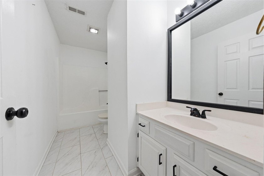This beautiful 4 bedroom 2.5 bath home offers the perfect - photo 14