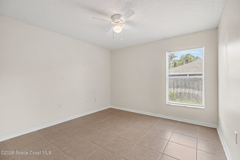 Fantastic beach side charmer, just a stone's throw to the ocean - photo 14