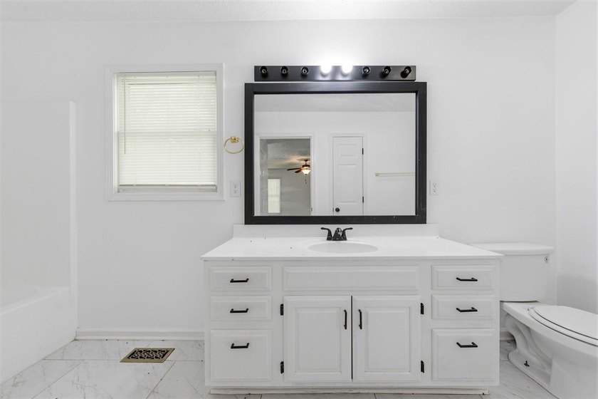 This beautiful 4 bedroom 2.5 bath home offers the perfect - photo 16