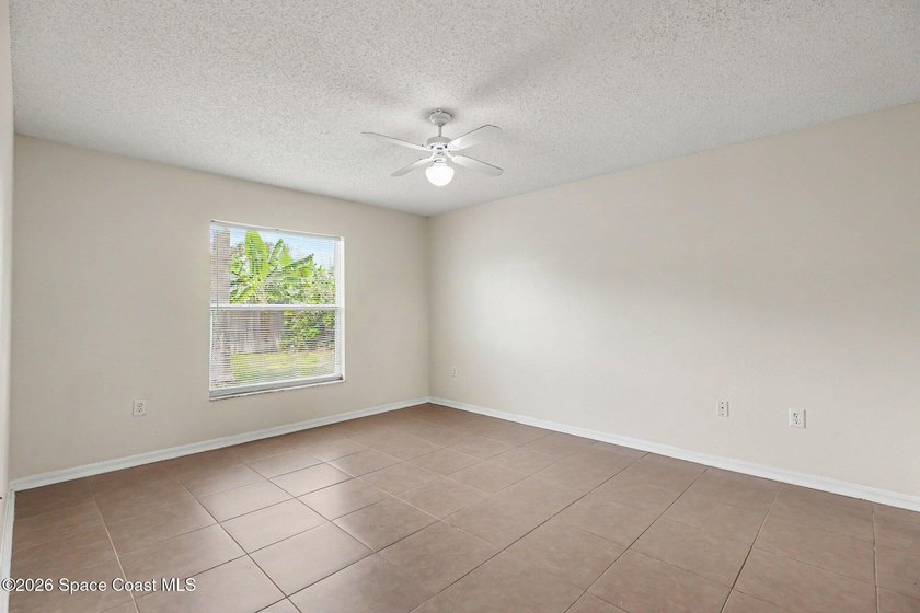 Fantastic beach side charmer, just a stone's throw to the ocean - photo 17