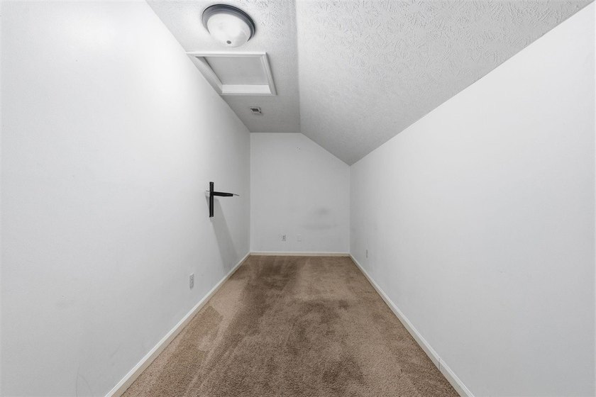 This beautiful 4 bedroom 2.5 bath home offers the perfect - photo 18