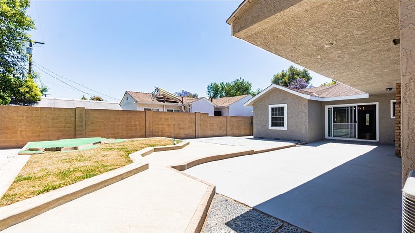 Welcome to prestigious 5449 E. Fairbrook St, Long Beach, CA - photo 29