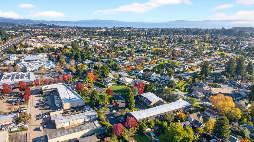 Welcome to Vista Prieta, a desirable senior community in Live - photo 4