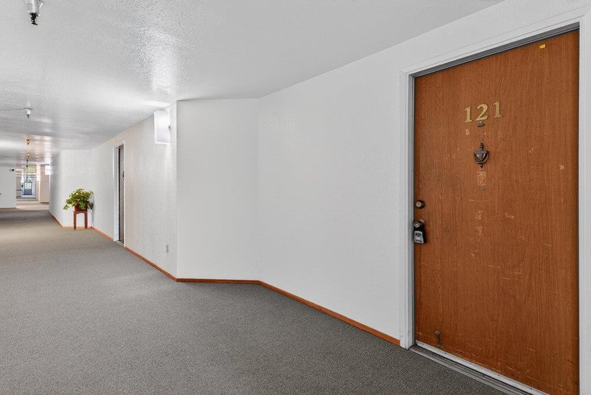 Welcome to Vista Prieta, a desirable senior community in Live - photo 7