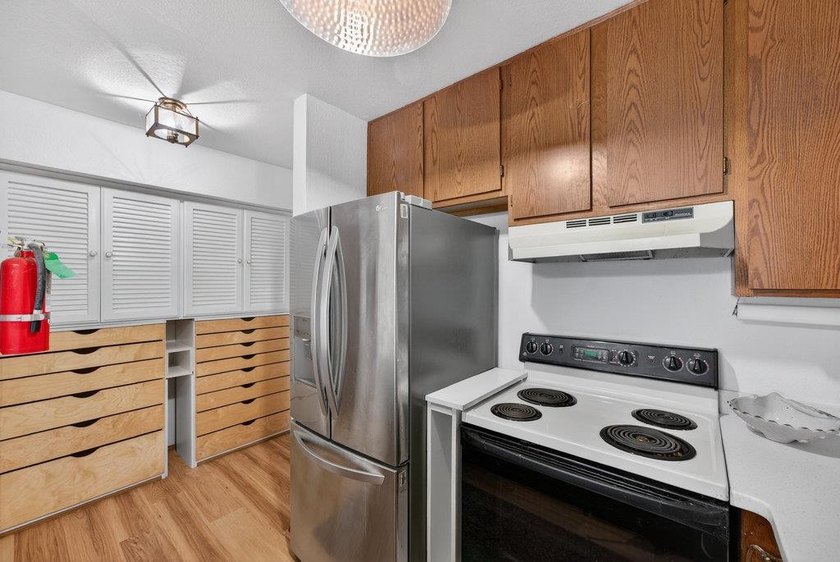 Welcome to Vista Prieta, a desirable senior community in Live - photo 10