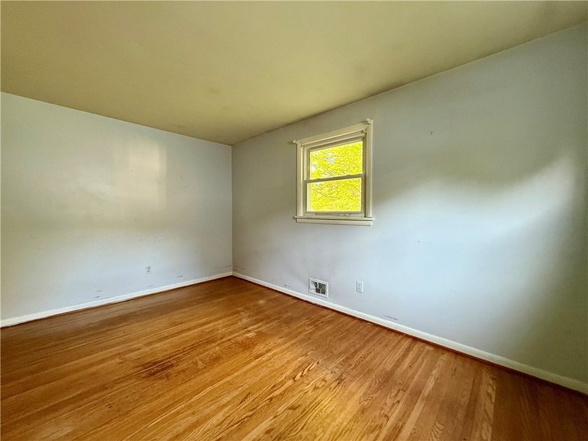 Welcome to 116 Lemoyn Ave! This 3-bedroom, 1-bath ranch offers - photo 14