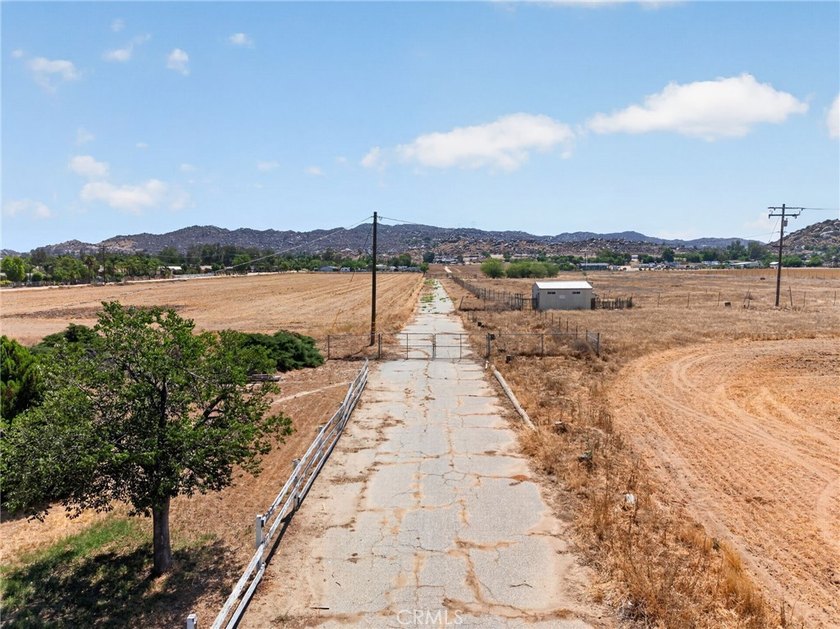 Unbelievable Opportunity on 18.6 Acres! Endless possibilities - photo 16