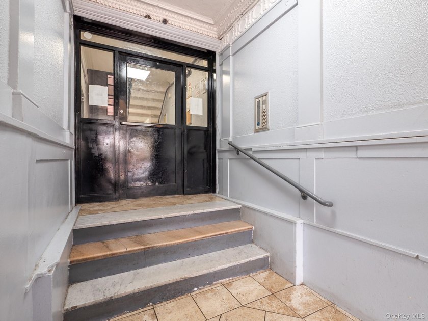 Opportunity awaits in East Tremont, The Bronx! Enjoy a - photo 3