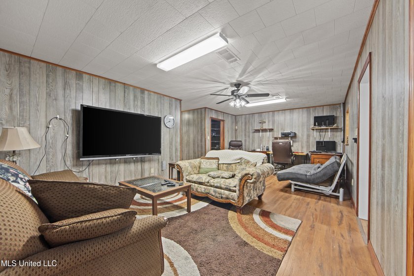 Versatile Flex Space with Office, Warehouse &amp; Yard - B-2 Zoned | - photo 13