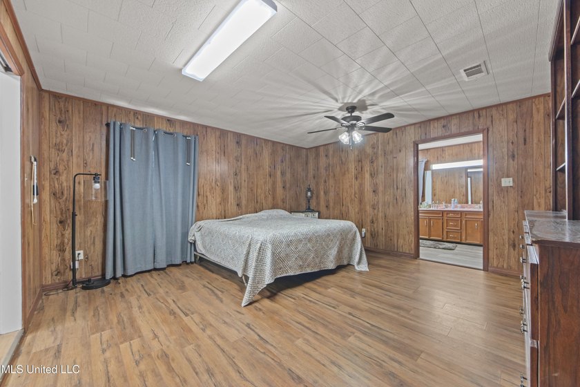 Versatile Flex Space with Office, Warehouse &amp; Yard - B-2 Zoned | - photo 15