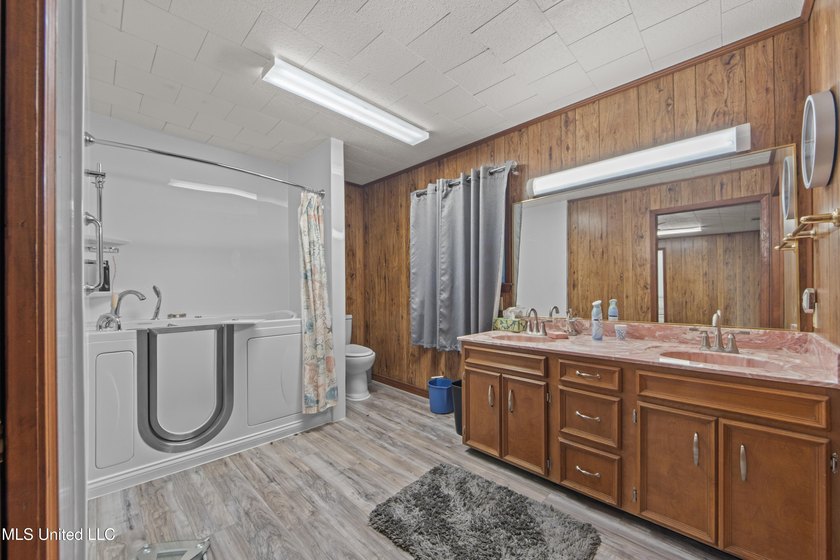 Versatile Flex Space with Office, Warehouse &amp; Yard - B-2 Zoned | - photo 17