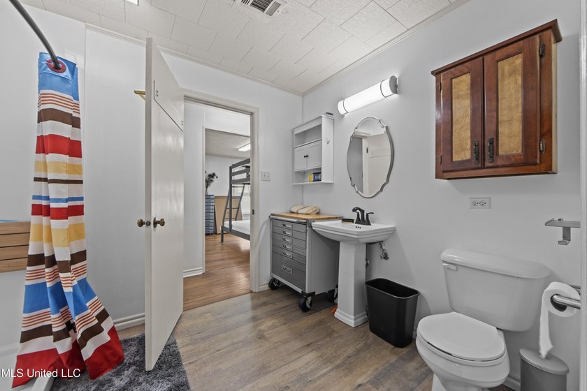 Versatile Flex Space with Office, Warehouse &amp; Yard - B-2 Zoned | - photo 19