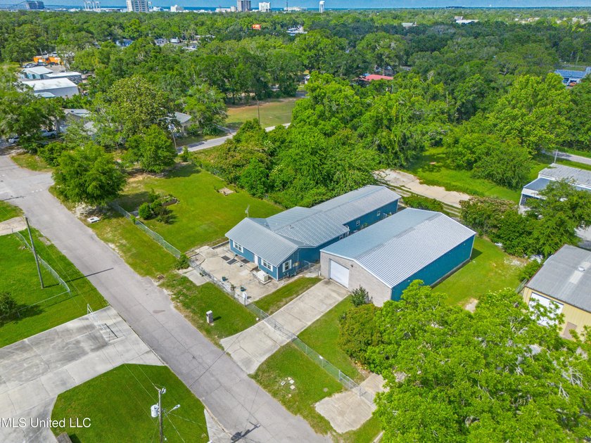 Versatile Flex Space with Office, Warehouse &amp; Yard - B-2 Zoned | - photo 24