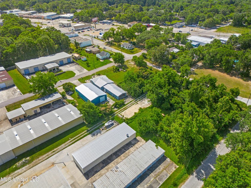 Versatile Flex Space with Office, Warehouse &amp; Yard - B-2 Zoned | - photo 25