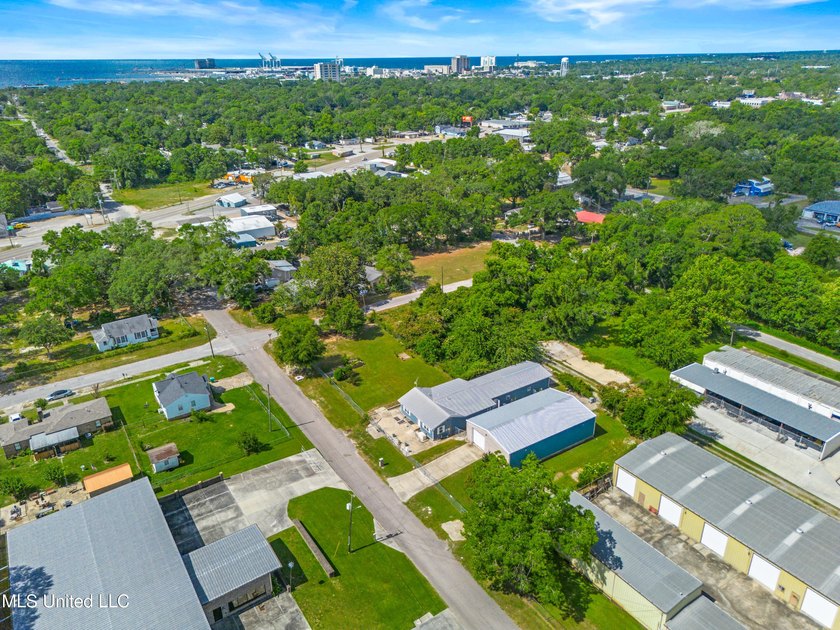 Versatile Flex Space with Office, Warehouse &amp; Yard - B-2 Zoned | - photo 27