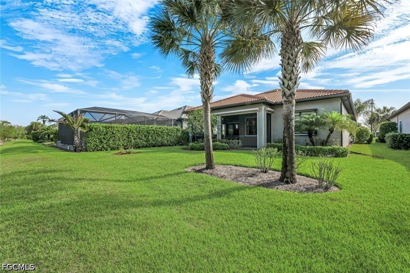 Exceptional 2018 Preserve-View Home in Gated Somerset at The - photo 3