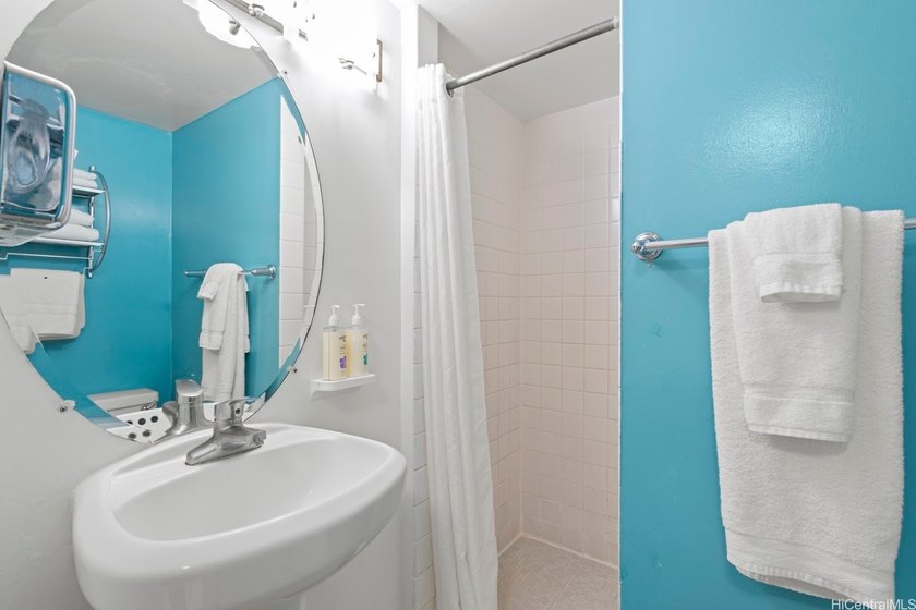 Invest in a LEGAL Fee Simple Short-Term Rental Condo in Waikiki! - photo 2