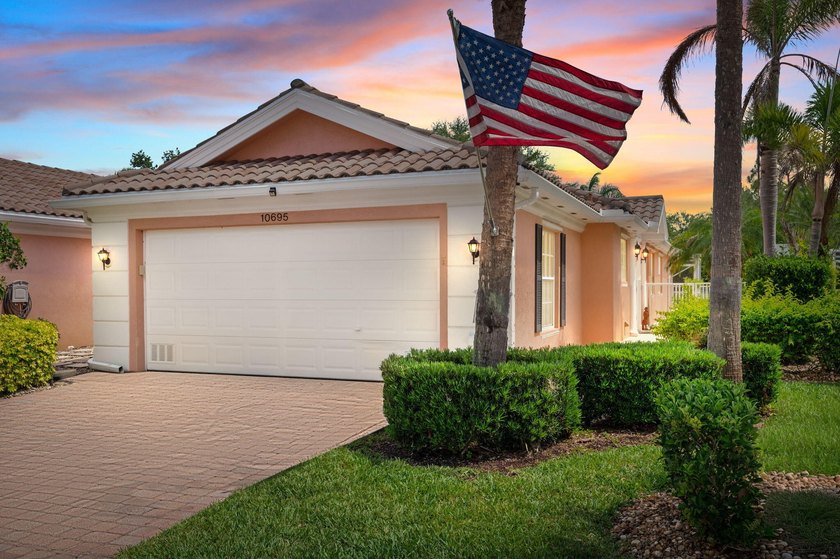 Meticulously maintained pool villa located in the highly - photo 2