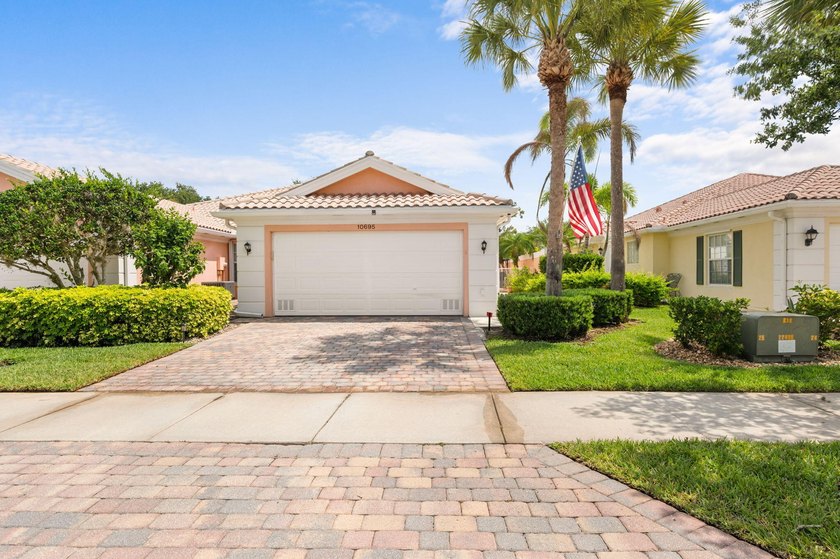 Meticulously maintained pool villa located in the highly - photo 3