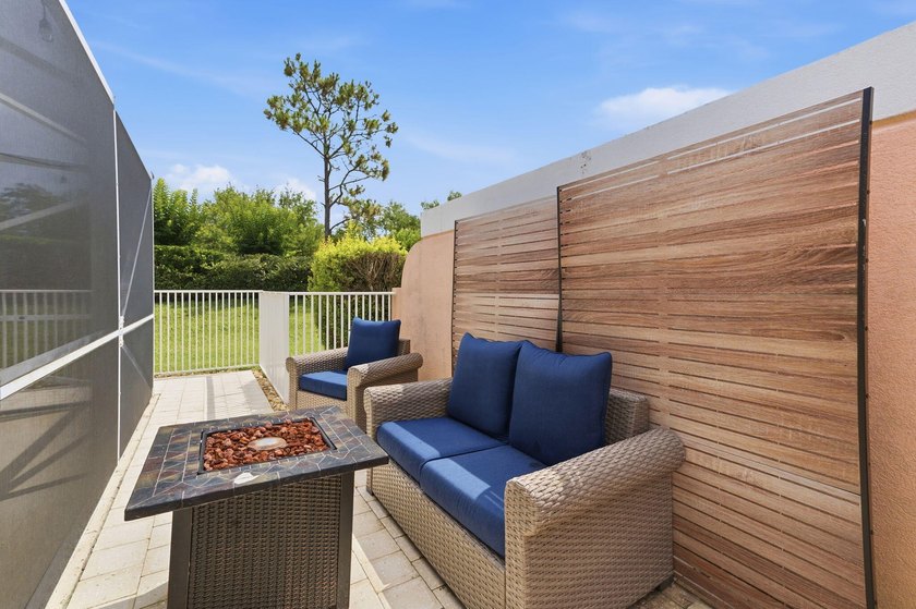 Meticulously maintained pool villa located in the highly - photo 7