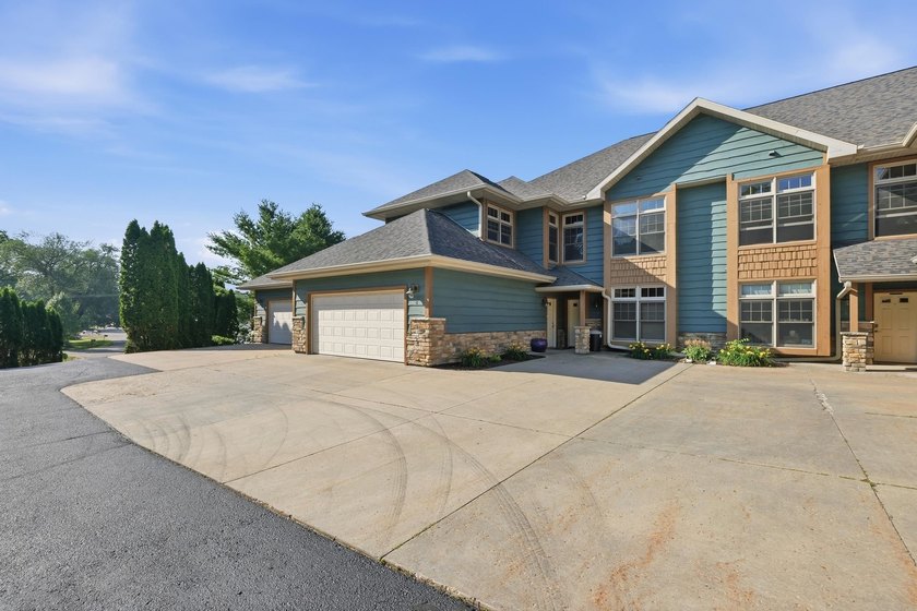 Showings begin 7/23. Opportunities like this don't come along - photo 4