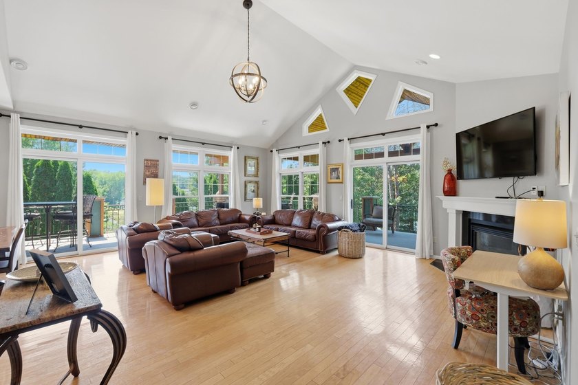 Showings begin 7/23. Opportunities like this don't come along - photo 5