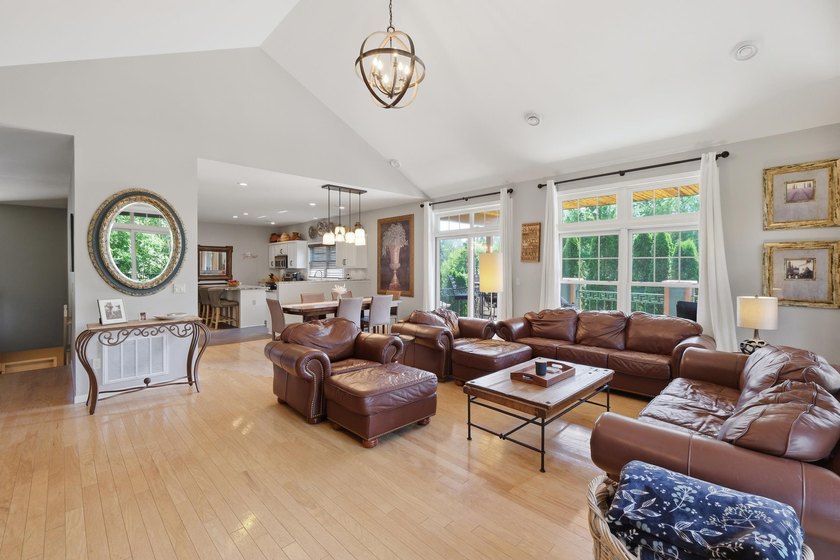 Showings begin 7/23. Opportunities like this don't come along - photo 7