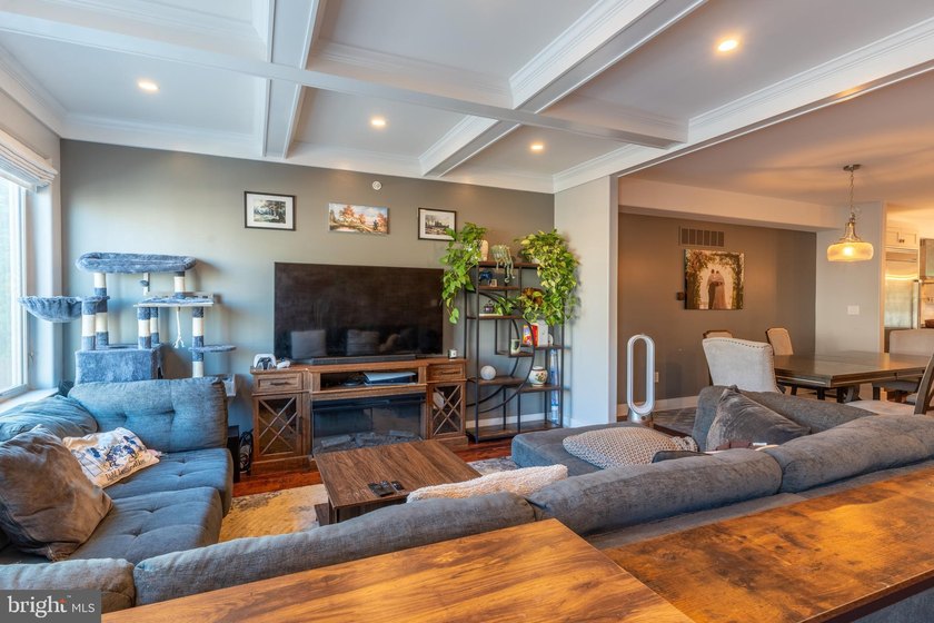 Experience the best of Manayunk living in this extraordinary - photo 2