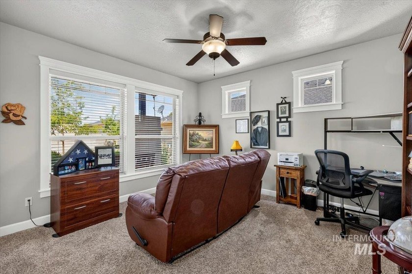 Meticulously maintained &amp; showing true pride of ownership inside - photo 16