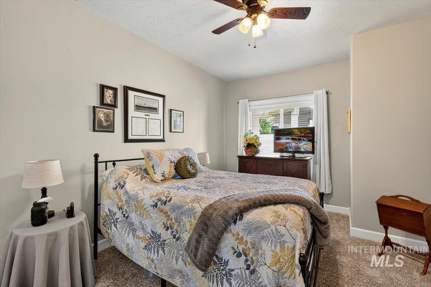Meticulously maintained &amp; showing true pride of ownership inside - photo 17