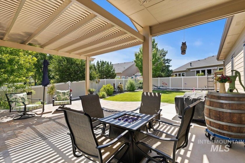 Meticulously maintained &amp; showing true pride of ownership inside - photo 23